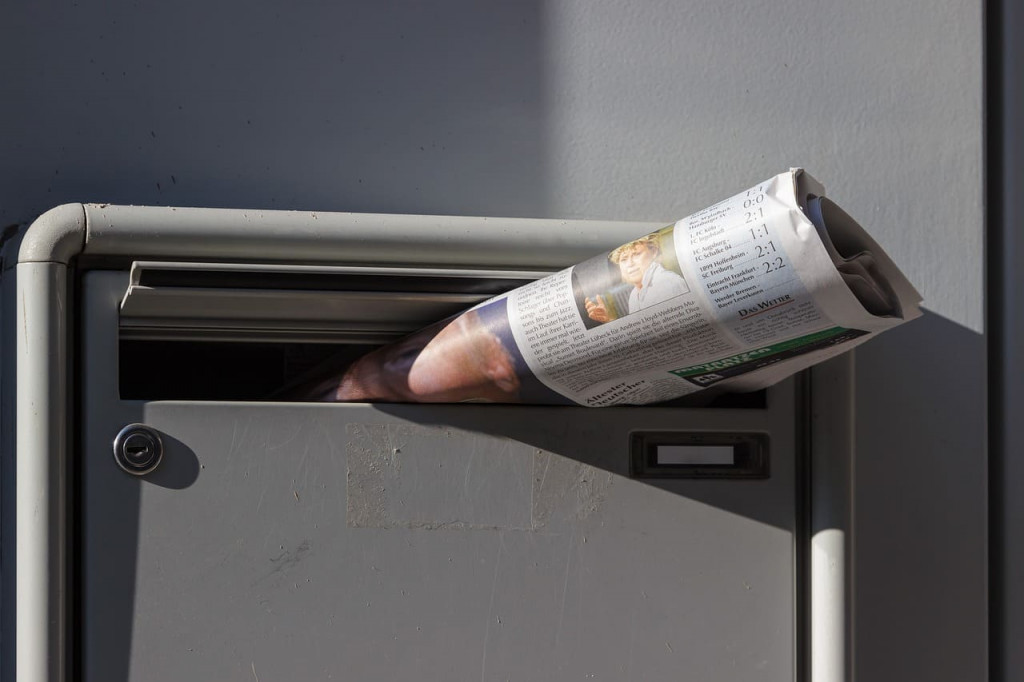 Tageszeitung im Briefkasten